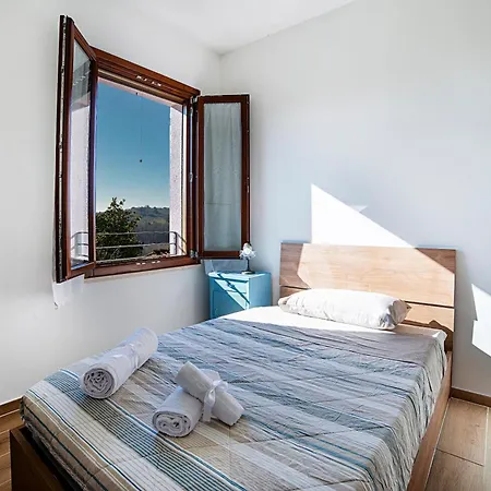 בית נופש Annina's Family-friendly House In *