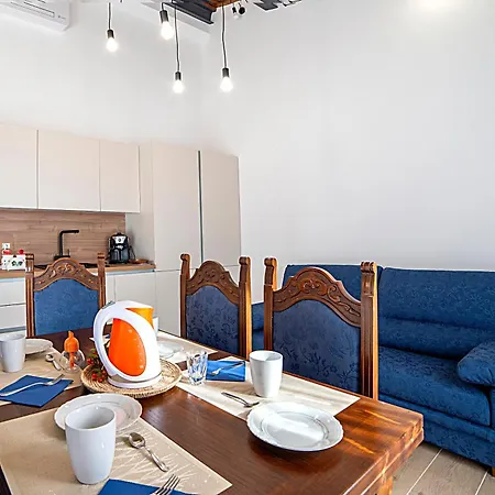 펜션 Annina's Family-friendly House In *